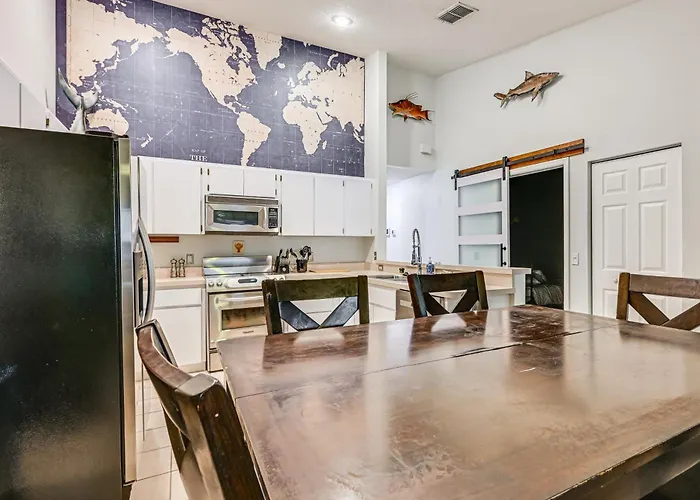 Close To Dtwn! Family-Friendly Dade City Townhome