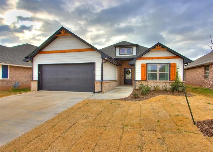 Spacious 4Br Furnished Yukon Home Patio Garage