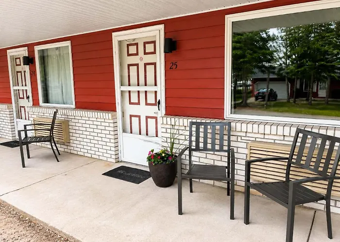 Room 25-2 Queen Suite -Woodland Motor Lodge
