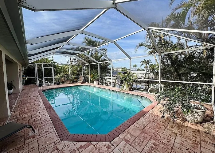 Modern 3-Bedroom Waterfront Pool Home In Manatee Bay With Boat Slip Included