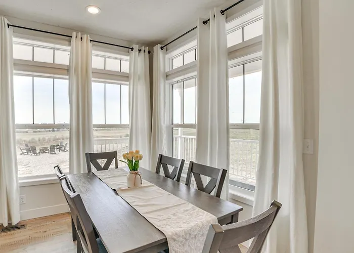Country Stay Near Dtwn! Modern Petoskey Retreat