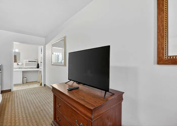 Eagle Motel Suite 117