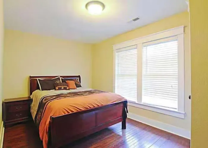 Spacious 2Br Condo Near Wilson Park And Live Music