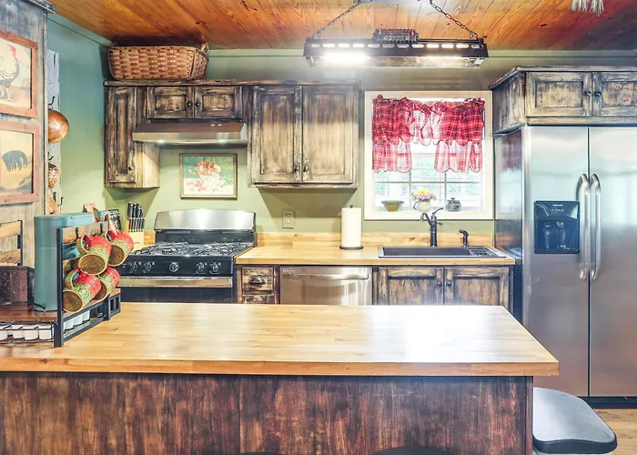 Renovated Cabin On 15 Forested Acres In Tillatoba!
