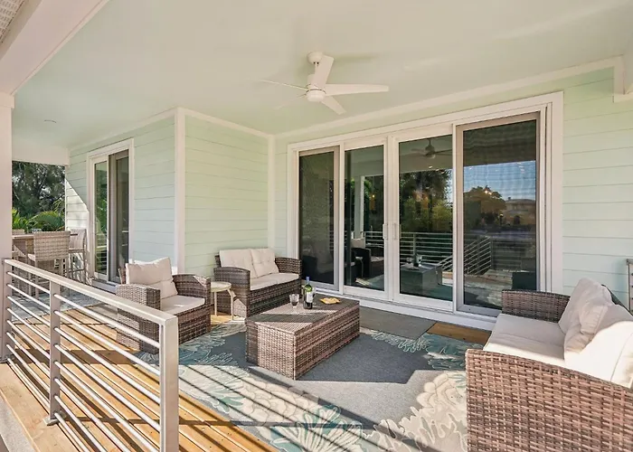 Private Heated Pool & Hot Tub Retreat - Longboat Key Coastal Living