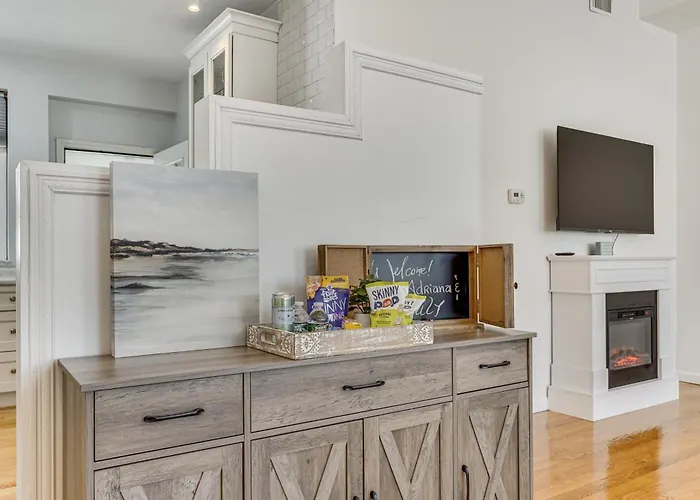 4 Mi To Beach & Dtwn! Charming Fairfield Home