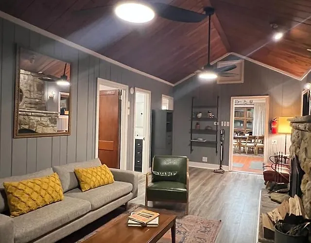 Nate'S Cabin At Water'S Edge
