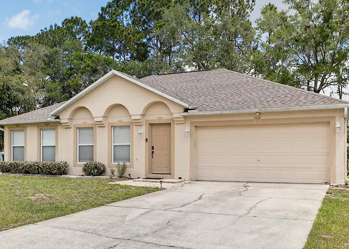 Spacious 4Br Home In Deltona W/ Screened Porch!