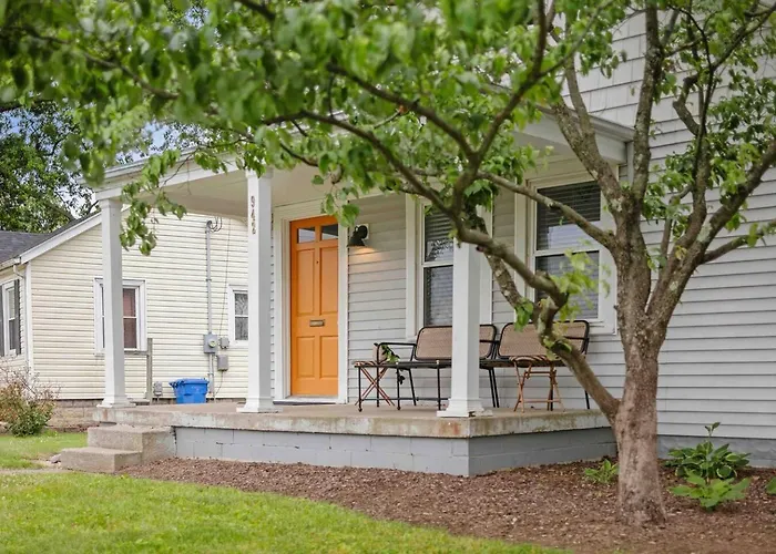 Parkview Cottage | Walkable To Food, Shops, Pool