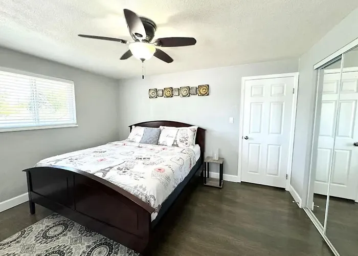 5 Bdrm Near Belmar - Dining Shops Movie Theater Entertainment & Red Rocks