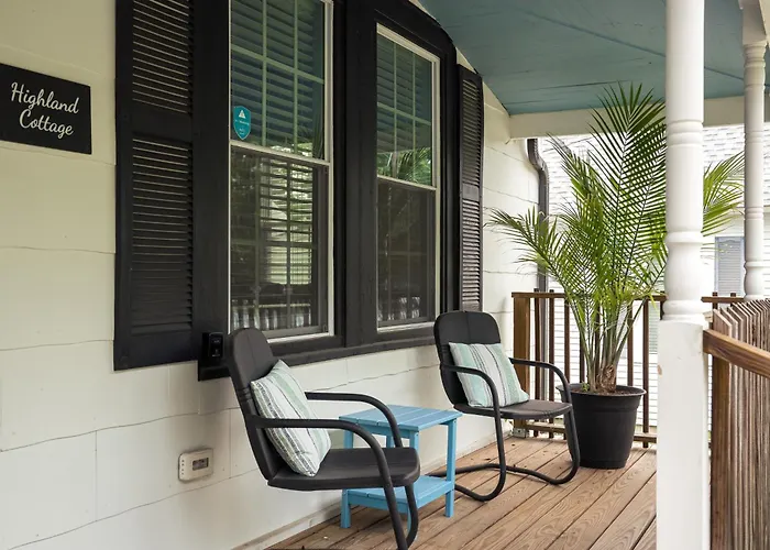 Coming To The Horse Show? Stay With Us!