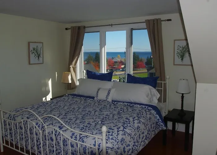 3 Bedroom 2 1/2 Bath Apartment With Views Of Rocklan