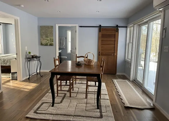 Pura Vida | A Calm Apt Escape Minutes From Camden