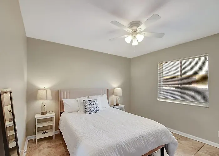 2 Bedroom Home Close To The Beach