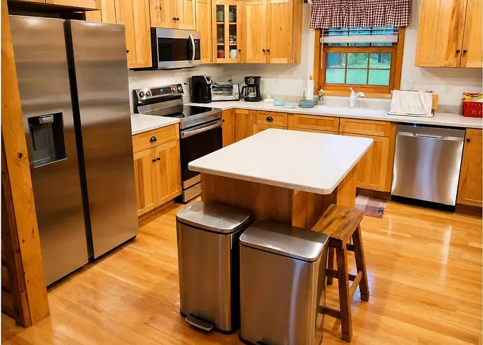 Luxury Log Home W Sandy Frontage Private Dock Year-Round Trails