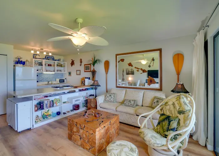 Beachside Molokai Condo W/ Lanai & Pool Access!