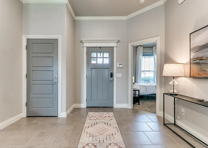 Exquisite Escape In Moore!