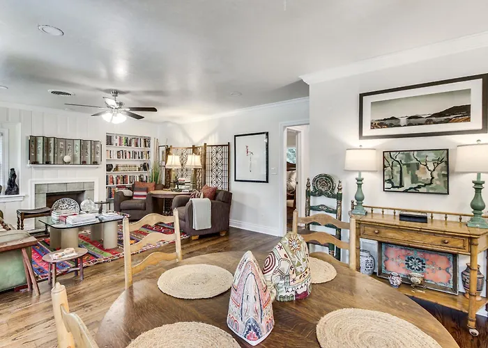 Walk To Ou! Centrally Located Game-Day Getaway