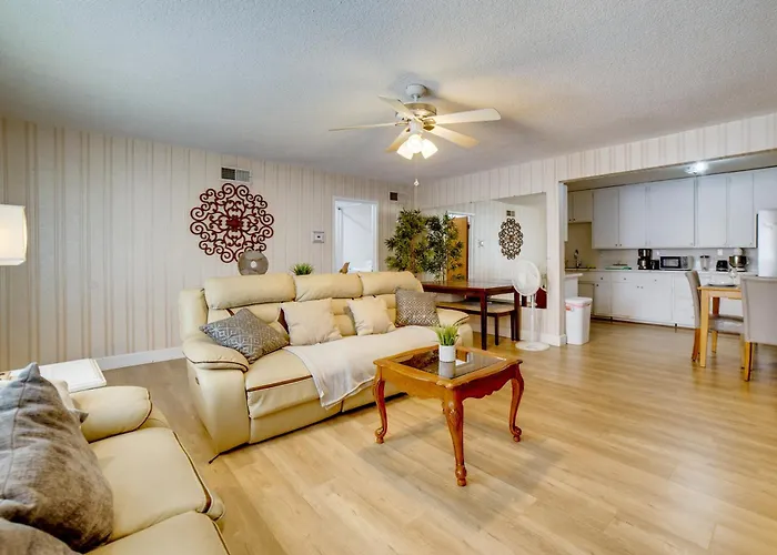 Family Home 5 Mi To Dtwn Riverside & Hospital!