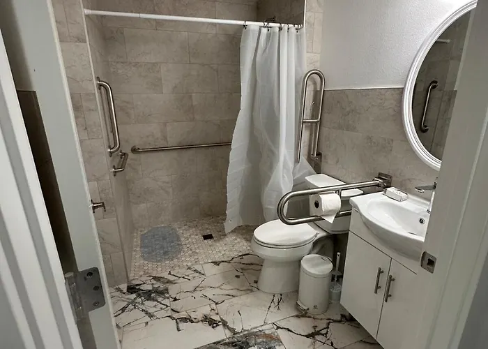Remodeled 5Br I 5Bed I Marble Baths I Near Seatac Airport