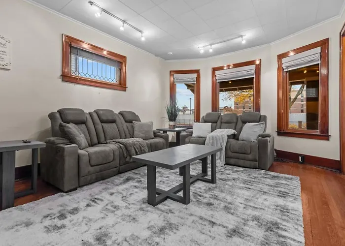 Fully Equipped Dearborn Home