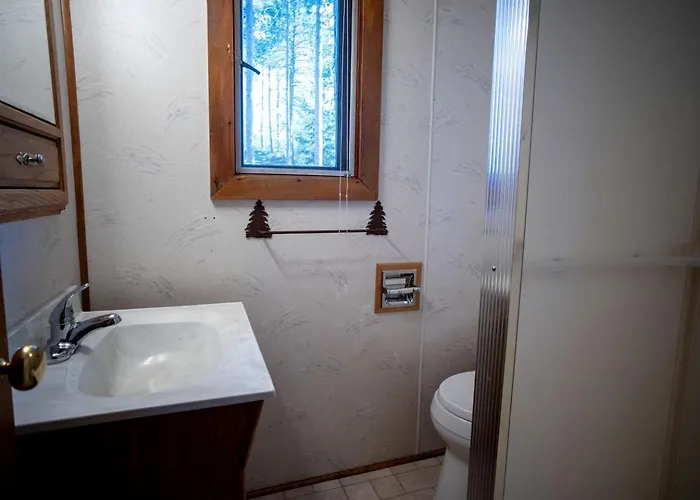 Cozy Lakefront Honeymoon Cabin With Fireplace & Marina Access Near Babbitt, Minnesota