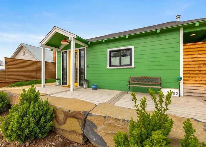 Hummingbird House Private Yard, Great Location