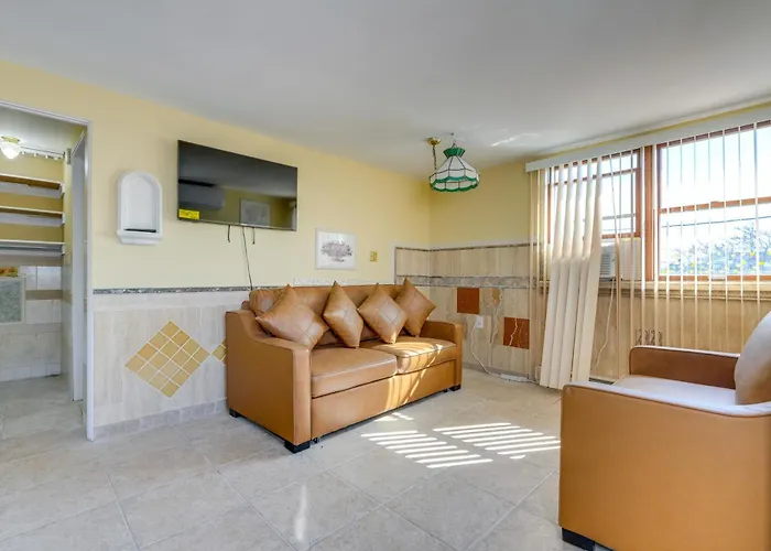 Stroll To Shore: Villas Escape W/ Private Patio!