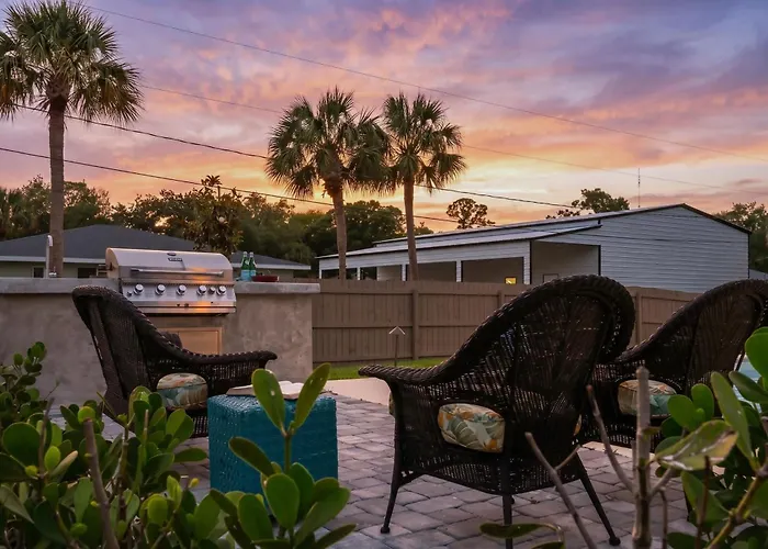 Spacious Home Private Pool Patio & Bbq