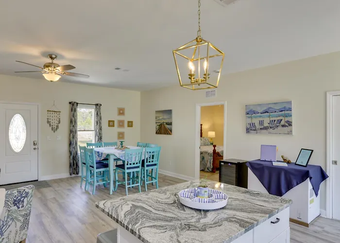 Boater-Friendly Eastpoint Getaway Near Sgi Beaches
