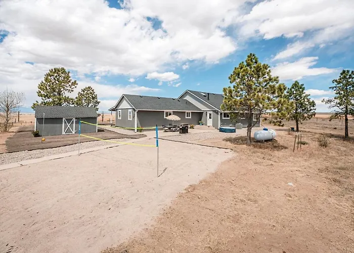 Hot Tub, King Beds, Beach Volleyball, Mountain Views, Private Retreat