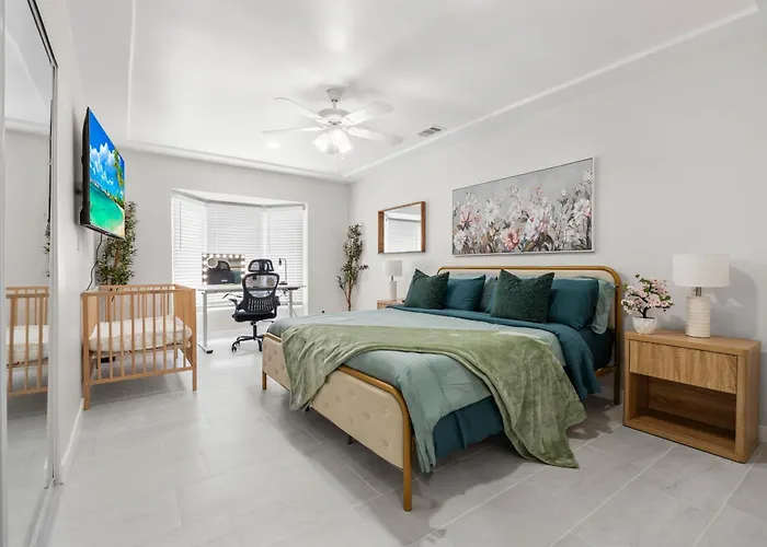 Entire Private House With 4 Bedroom 3 Bath Ranch Style W Gated Yard, Parking, Available Now