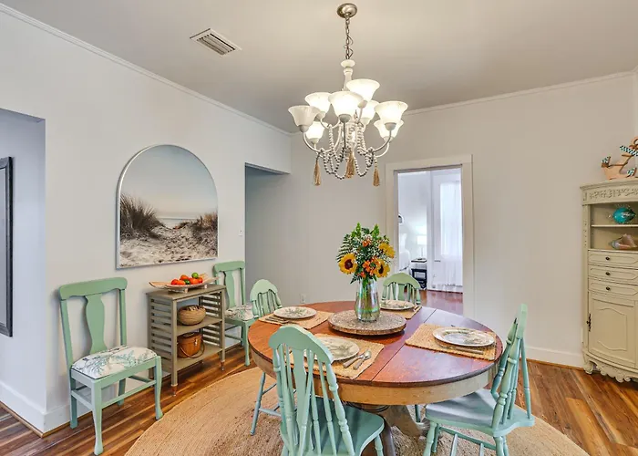 Palm Cottage: Walk To Darien Waterfront & Fort