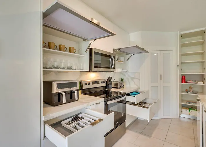 Modern Miami Home Near Hard Rock Sleeps 12