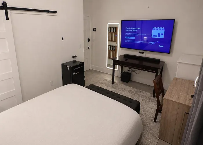 Historic Oakview Room At The Knickerbocker