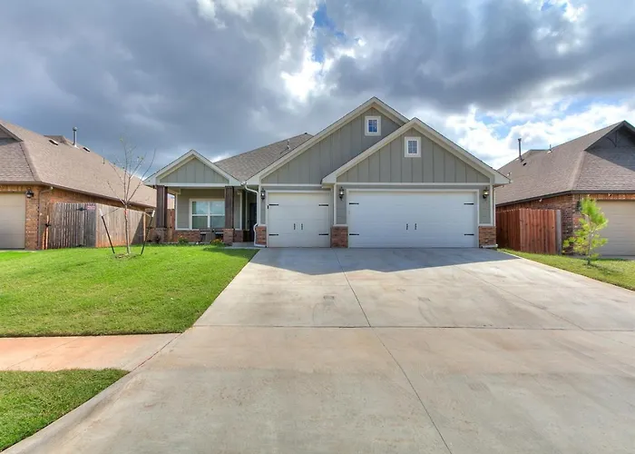 Furnished 4 Bedroom Yukon Home Quiet Neighborhood