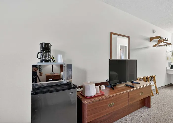 Eagle Motel Suite 224