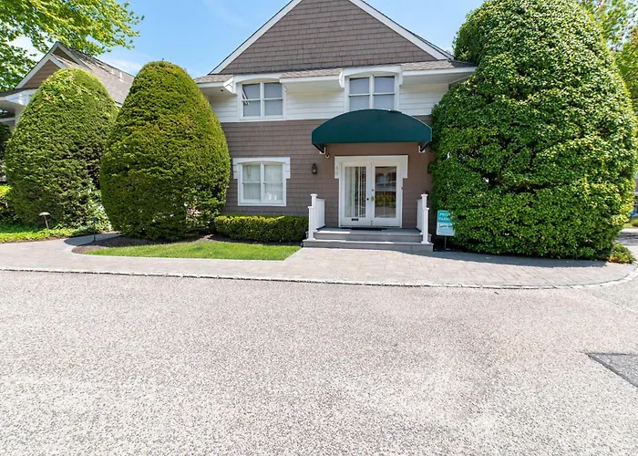 Hampton Bays Townhouse - Pool Beach Access