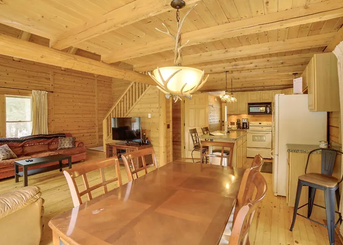1/4 Mi To Hiawatha Forest Trails! Outdoor Retreat