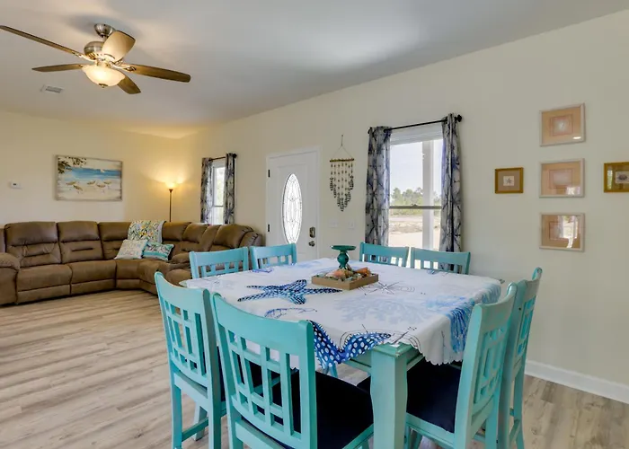 Boater-Friendly Eastpoint Getaway Near Sgi Beaches
