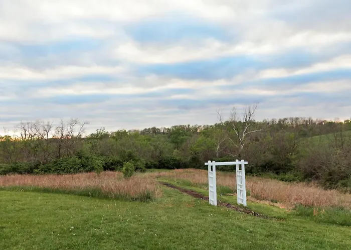 Treehouse With Two Outdoor Tubs By The Creek!