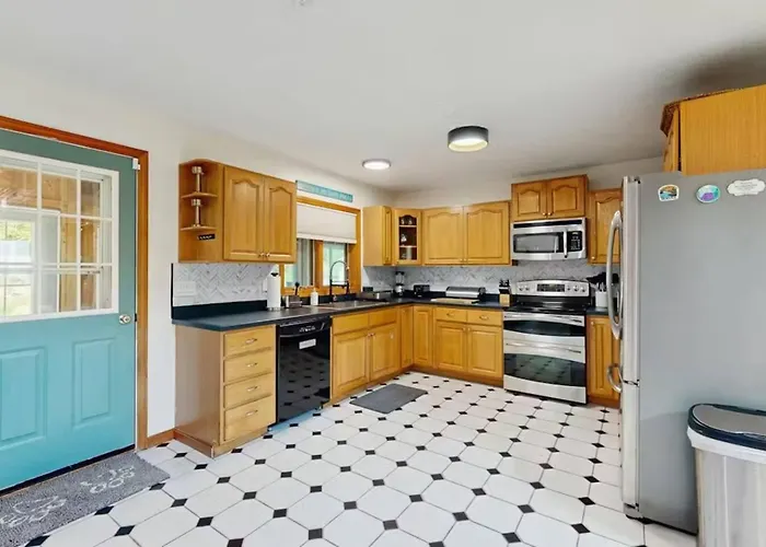 Naples Family Gateway: Hilltop Retreat | 1.8 Acres