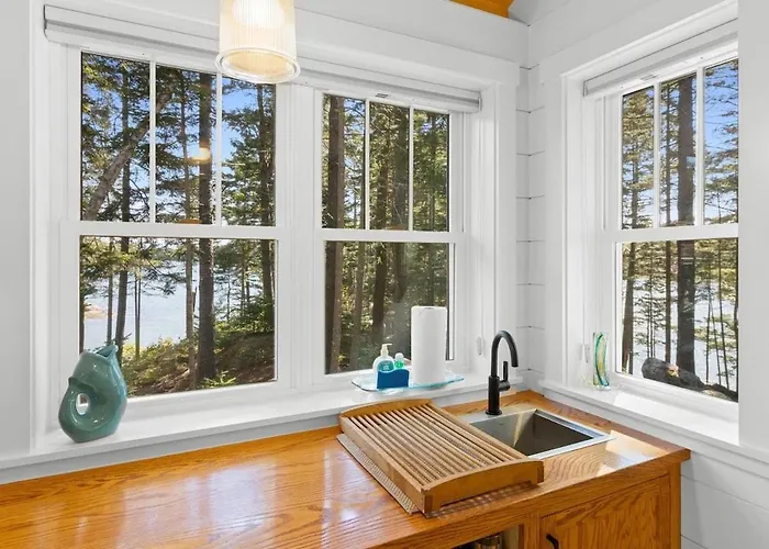 Lindquist Cottage | Waterfront Studio With King Bed