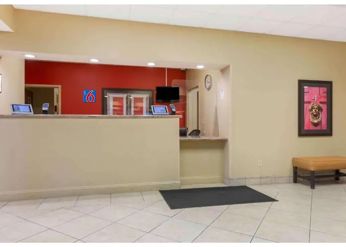 Motel 6 Suites Findlay Tiffin Avenue, Oh