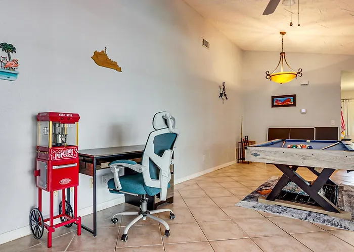 Welcome To The Beach Oasis For Your Group Of 10!