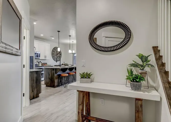 Southern Utah Retreat - Pool & Hottub - Close To Parks