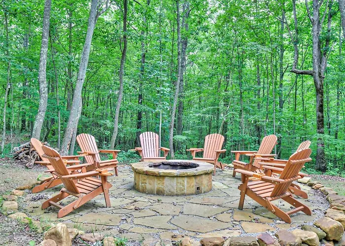 Pet-Friendly Cabin With Private Deck And Bbq In Tennessee