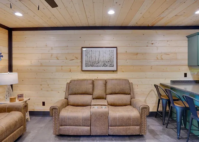 Steps To Lake! Pet-Friendly Murray Retreat W/ Deck