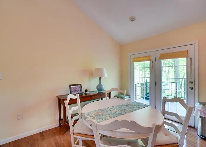 Bring Your Boat! 'All Decked Out' Byrdstown Home