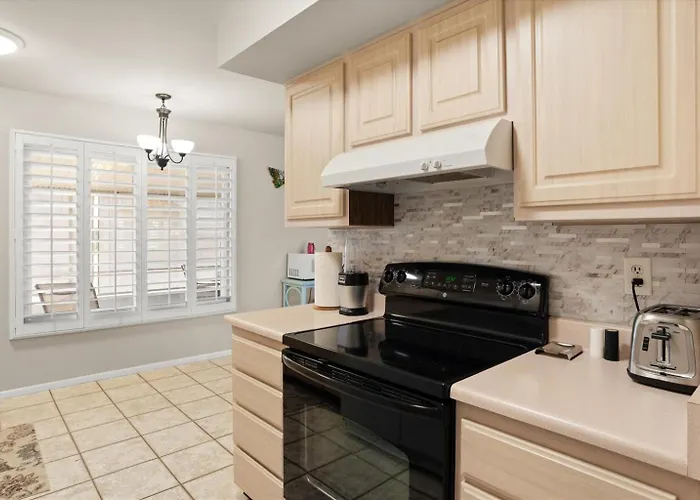 Sun City Retreat W Patio, Grill & Backyard